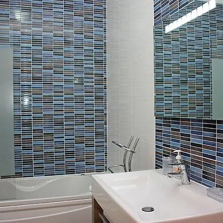 Luxury Near City Center Apartment *